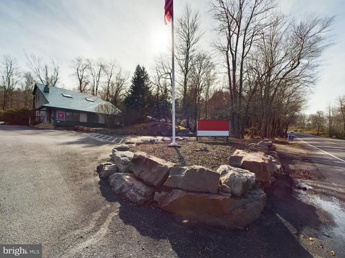 3856 State Route 903, Lake Harmony, PA, 18624-4401 | Card Image