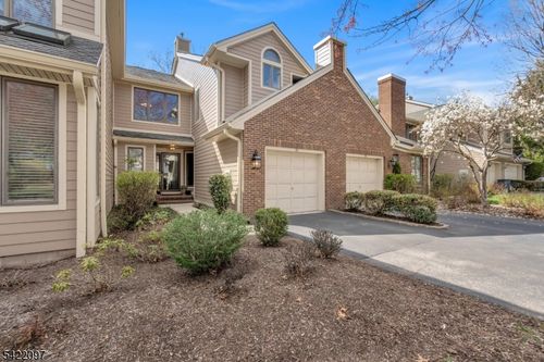 31 Lenox Ct, Montville, NJ, 07045-9004 | Card Image