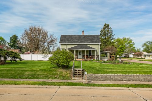 2136 N Zenith Ave, Davenport, IA, 52804-1021 | Card Image
