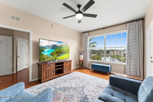 8404-7801 Point Meadows Dr, JACKSONVILLE, FL, 32256-9133 | Card Image