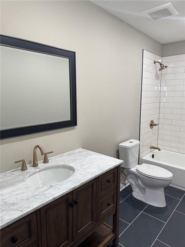 305 N Prairie St, House other with 4 bedrooms, 3 bathrooms and null parking in Hamilton MO | Image 24