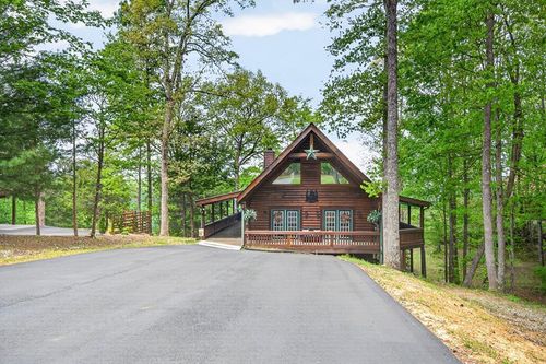 1131 Grandview Way, Jamestown, TN, 38556-6824 | Card Image