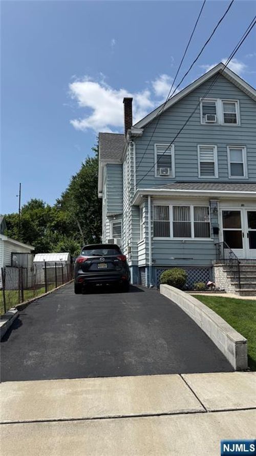 9 Guenther Pl, Passaic, NJ, 07055-1913 | Card Image
