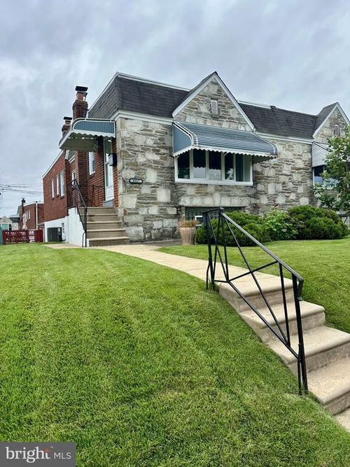 8927 Revere St, PHILADELPHIA, PA, 19152-1330 | Card Image