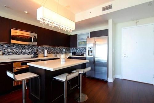 3807-90 Sw 3rd St, Miami, FL, 33130-4068 | Card Image