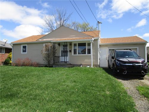 385 Emerson Ave, Farrell, PA, 16121-1827 | Card Image