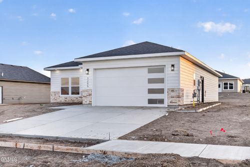 3205 27th Avenue W, Williston, ND, 58801 | Card Image