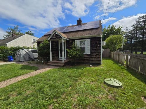 43 Chestnut St, Wyandanch, NY, 11798-3905 | Card Image