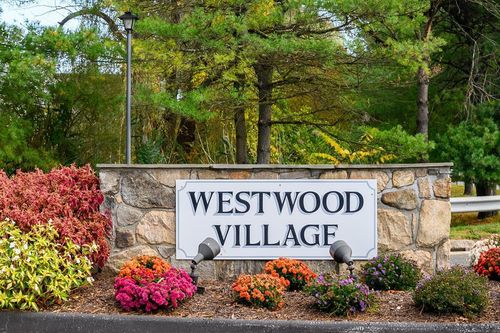 unit-32-17-55 Mill Plain Rd, Danbury, CT, 06811-5175 | Card Image