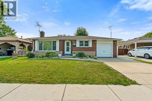 2891 Forest Glade Dr, Windsor, ON, N8R1L4 | Card Image