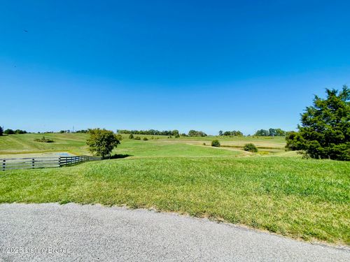 26 Mary Todd Dr, Springfield, KY, 40069-1455 | Card Image