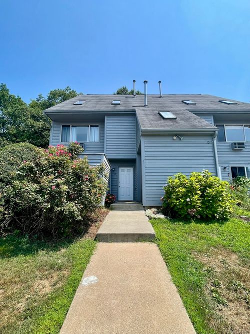 15-15 Sundance Dr, Branford, CT, 06405-2531 | Card Image