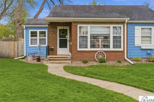 216 7th Ave Se, Waseca, MN, 56093-3023 | Card Image
