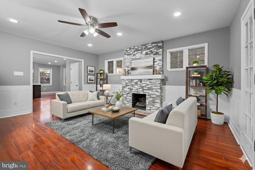 558 E Locust Ave, PHILADELPHIA, PA, 19144-1308 | Card Image