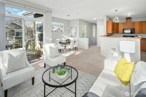 22751 Se 12th Ln, Sammamish, WA, 98075-9307 | Card Image