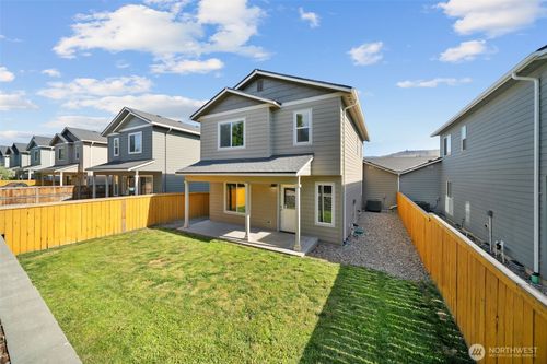 422 S Kansas Loop, East Wenatchee, WA, 98802-5889 | Card Image