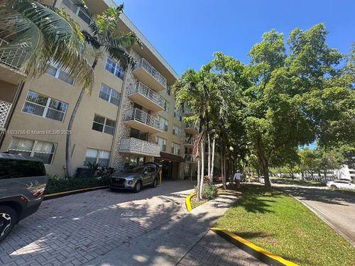 apt-333-1805 Sans Souci Blvd, North Miami, FL, 33181-3003 | Card Image