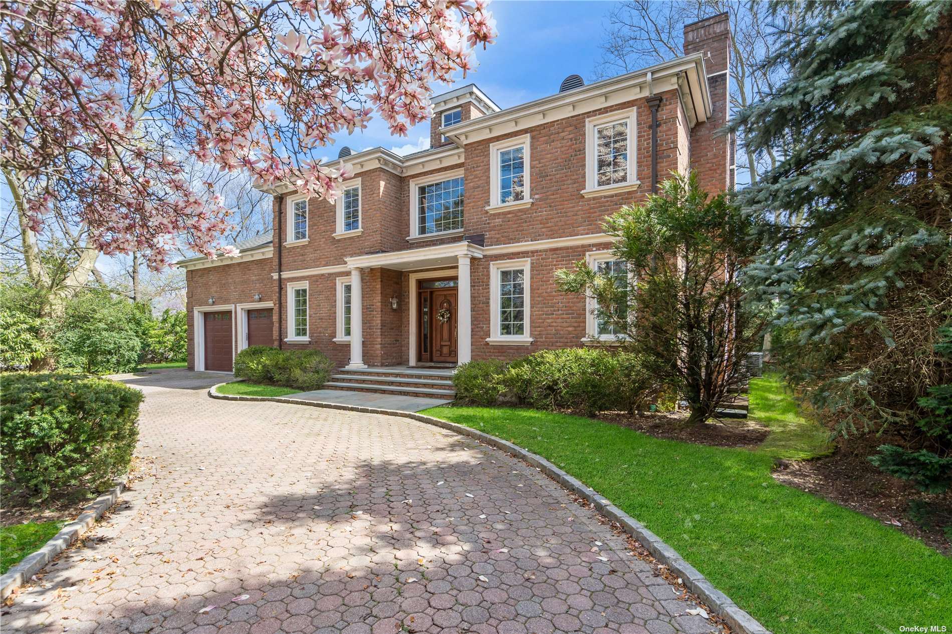 Wood Valley Ln, Port Washington, NY 11050