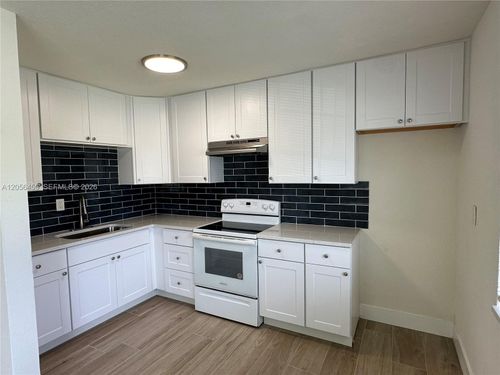 3-1048 Avenue E, Riviera Beach, FL, 33404-7528 | Card Image