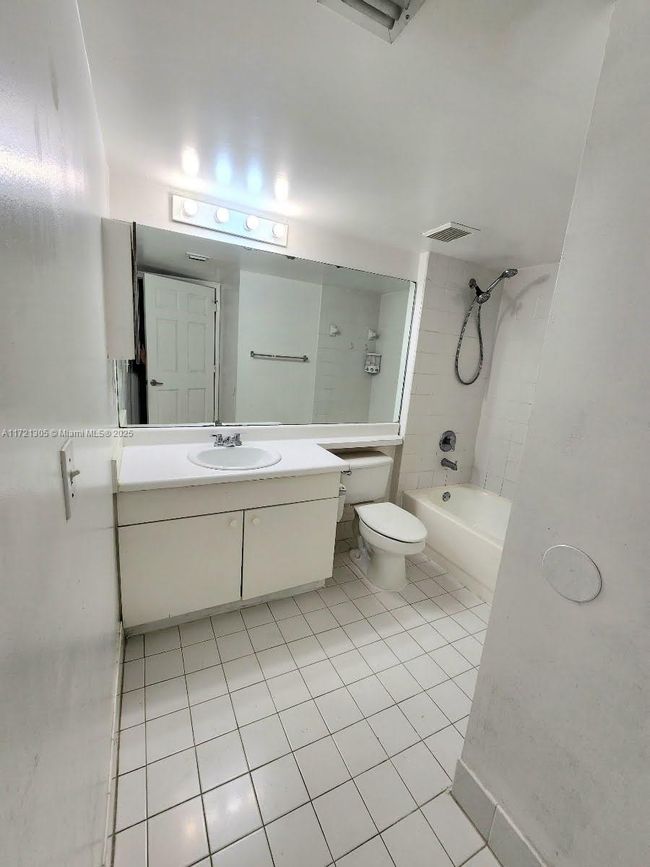 APT-129 - 2600 S University Dr, Condo with 3 bedrooms, 2 bathrooms and null parking in Davie FL | Image 7