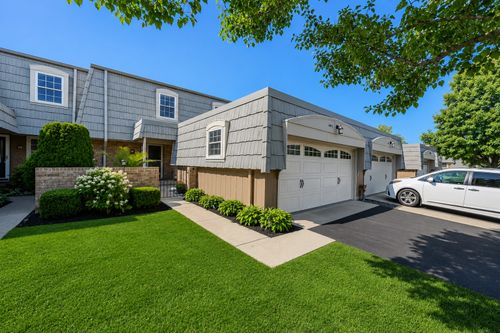 e-660 Versailles Cir, Elk Grove Village, IL, 60007-3570 | Card Image