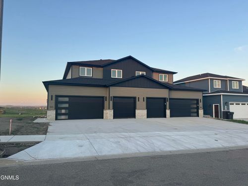 1020 Beretta St, Mandan, ND, 58554-5312 | Card Image