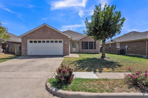 808 Flamingo Dr, Saginaw, TX, 76131-8821 | Card Image