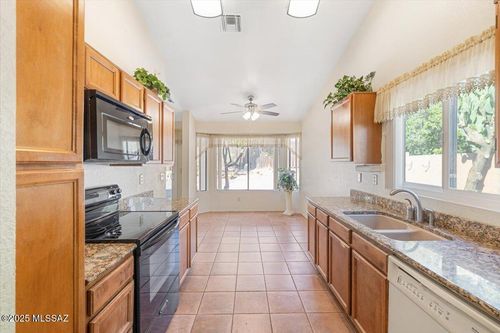 7904 N Roundstone Dr, Tucson, AZ, 85741-3933 | Card Image
