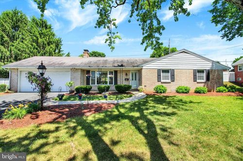 388 Chestnut St, HAMBURG, PA, 19526-1412 | Card Image