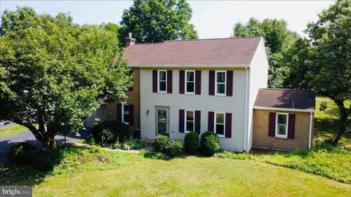 211 James Rd, Lewisburg, PA, 17837-7047 | Card Image