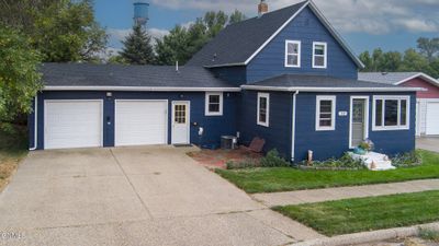 117 4th Street Nw, House other with 4 bedrooms, 2 bathrooms and null parking in Beulah ND | Image 1