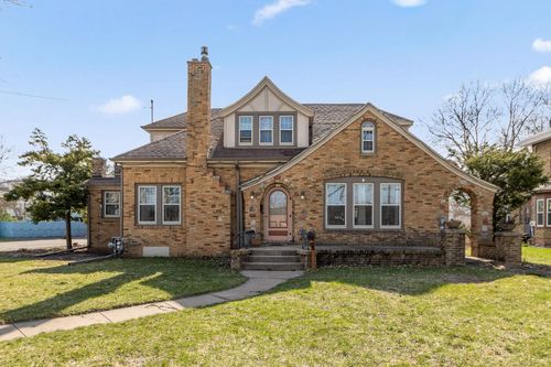 723 Water Street, Prairie Du Sac, WI, 53578 | Card Image