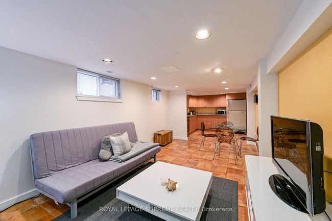 25 Parkchester Rd, House other with 3 bedrooms, 3 bathrooms and 6 parking in North York ON | Image 30