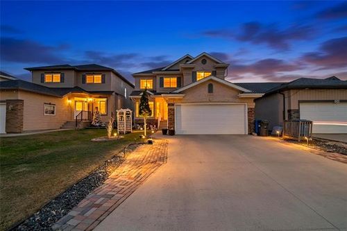 235 Mosselle Dr, Winnipeg, MB, R2P1N7 | Card Image