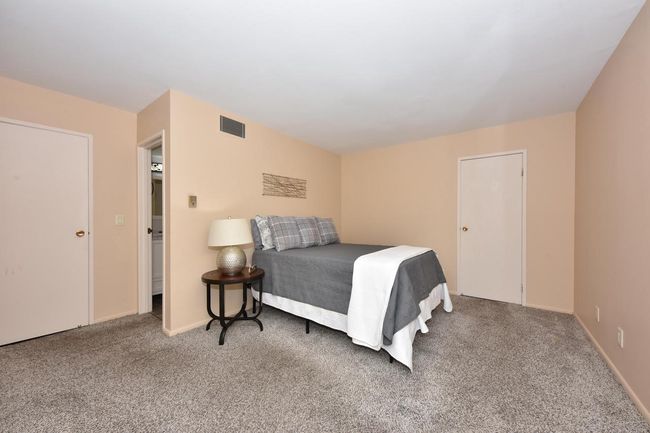 234 - 425 W Willow Court, Condo with 2 bedrooms, 2 bathrooms and null parking in FOX POINT WI | Image 19