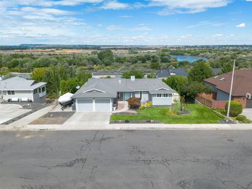 190 Edgewood Dr, Richland, WA, 99352-9407 | Card Image