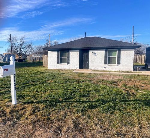 2930 Wheatley St, Vernon, TX, 76384-4241 | Card Image