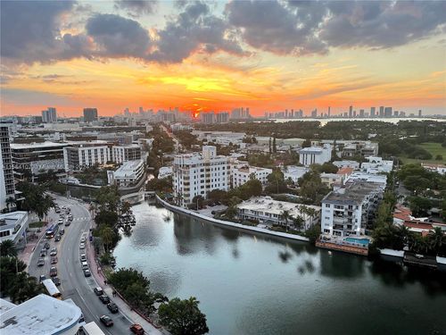 2002-2555 Collins Ave, Miami Beach, FL, 33140 | Card Image