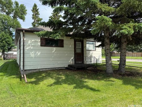 218 4 St E, Wynyard, SK, S0A4T0 | Card Image