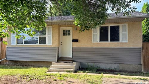 649 Douglas Cres, Saskatoon, SK, S7L4T8 | Card Image