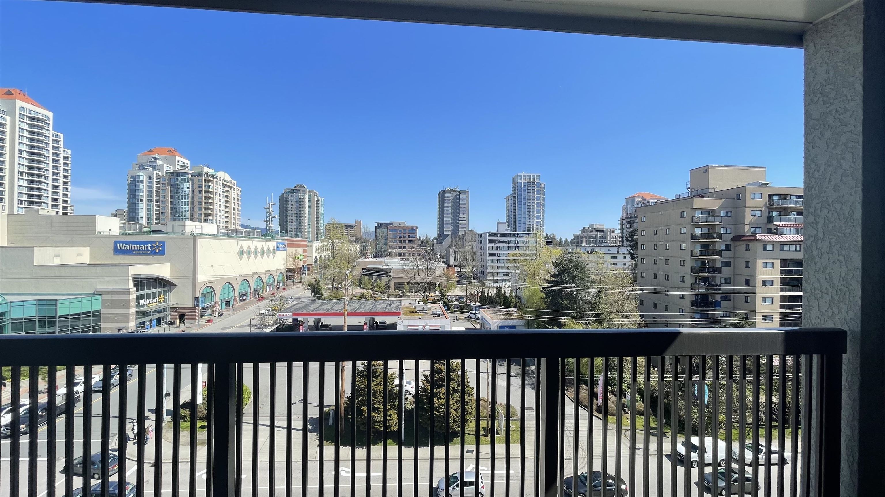 803 - 550 Eighth Street, Condo with 2 bedrooms, 1 bathrooms and 1 parking in New Westminster BC | Image 2