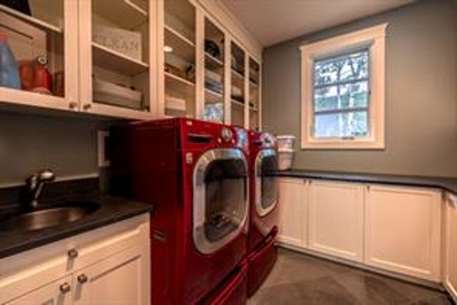 34 Posthill Dr Sw, House detached with 6 bedrooms, 3 bathrooms and 7 parking in Calgary AB | Image 24