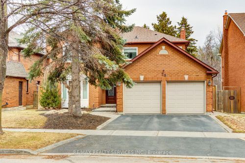 28 Chickadee Crescent, Brampton, ON, L6Z3L2 | Card Image