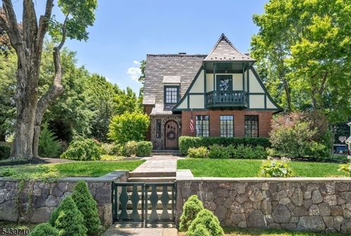 10 Cedar St, Basking Ridge, NJ, 07920-1426 | Card Image