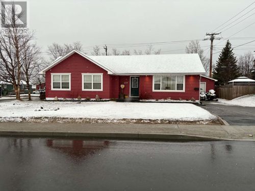 877 Hudson Dr, Labrador City, NL, A2V1M8 | Card Image