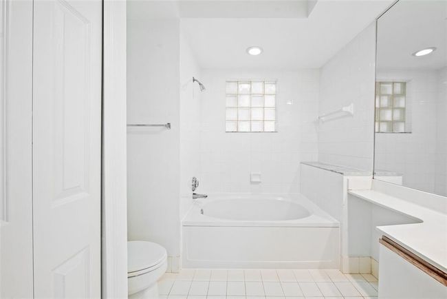 APT-9304 - 3205 Ne 184 Th St, Condo with 2 bedrooms, 2 bathrooms and null parking in Aventura FL | Image 23