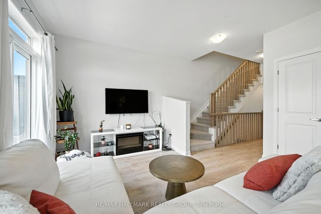 702 Confluence Walk, House attached with 2 bedrooms, 2 bathrooms and 1 parking in Ottawa ON | Image 9