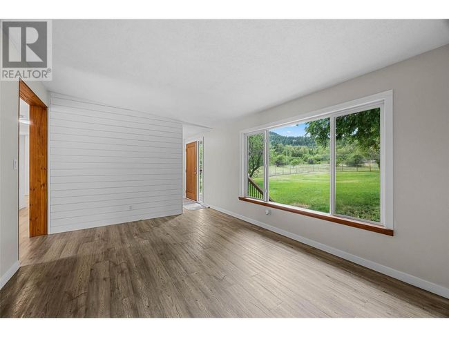 7398 Yellowhead Highway, House other with 3 bedrooms, 1 bathrooms and null parking in Darfield BC | Image 4