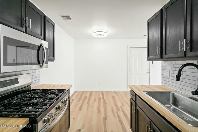 81D - 231 Atlantic St, Condo with 2 bedrooms, 2 bathrooms and 2 parking in Keyport NJ | Image 4