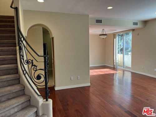 10-4732 Radford Ave, Valley Village, CA, 91607-4128 | Card Image